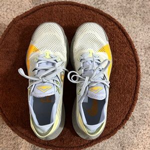 Nike Trail, Pegasus. Size 9. Multicolor. Worn just a few times.